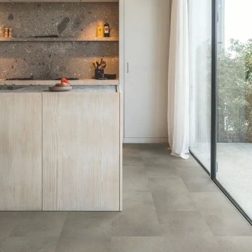 Кварцвиниловая плитка Quick-Step Бетонный камень ALPHA VINYL Oro base AVSTT40234 — фото 3