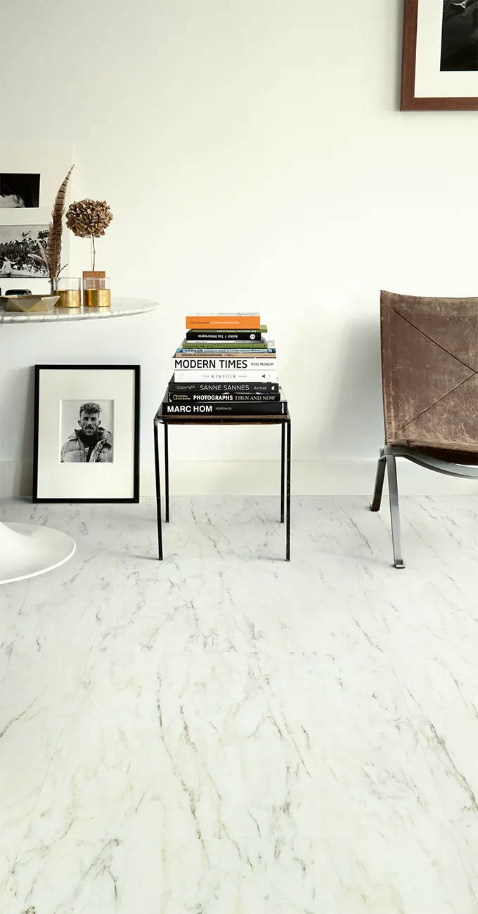 Клеевая кварцвиниловая плитка LVT Quick-Step Мрамор белый лунный Blush SGTC20305