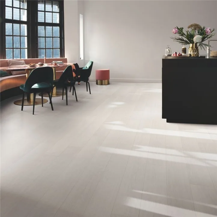 Ламинат Quick-Step Дуб бежевый лакированный SIU4750