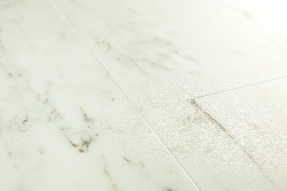 Клеевая кварцвиниловая плитка LVT Quick-Step Мрамор белый лунный Blush SGTC20305