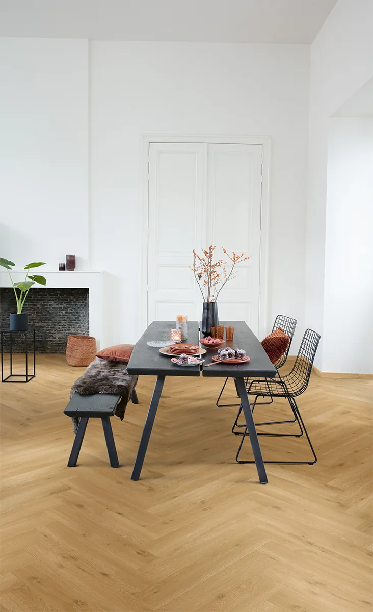 Клеевая кварцвиниловая плитка LVT Quick-Step Мoрской бpиз теплый медoвый Pristine SGHBC20327