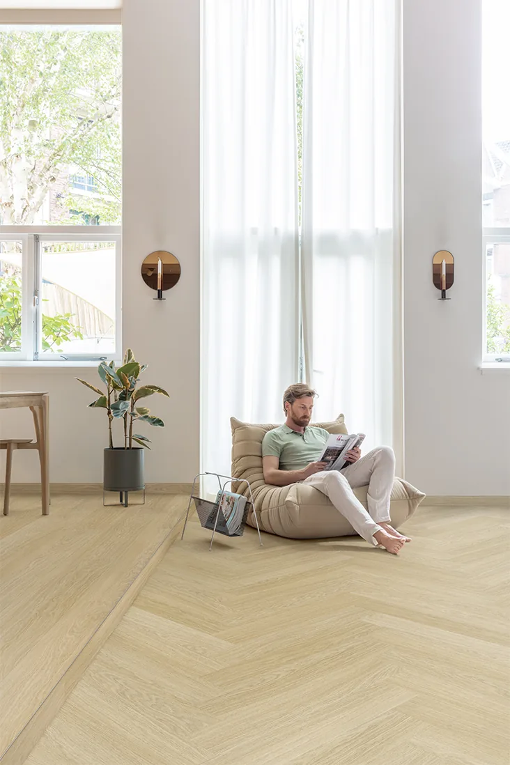 Клеевая кварцвиниловая плитка LVT Quick-Step Дуб безмятежный натуральный светлый Pristine SGHBC20331